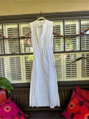 Classic Hache Sleeveless White Maxi Dress with V-Neck and Gathered Waist